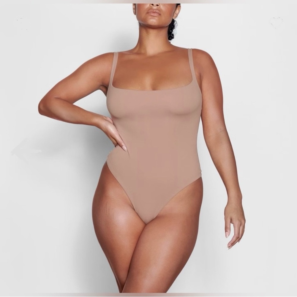 NWT SKIMS Fits Everybody Square Neck Bodysuit Color Sienna